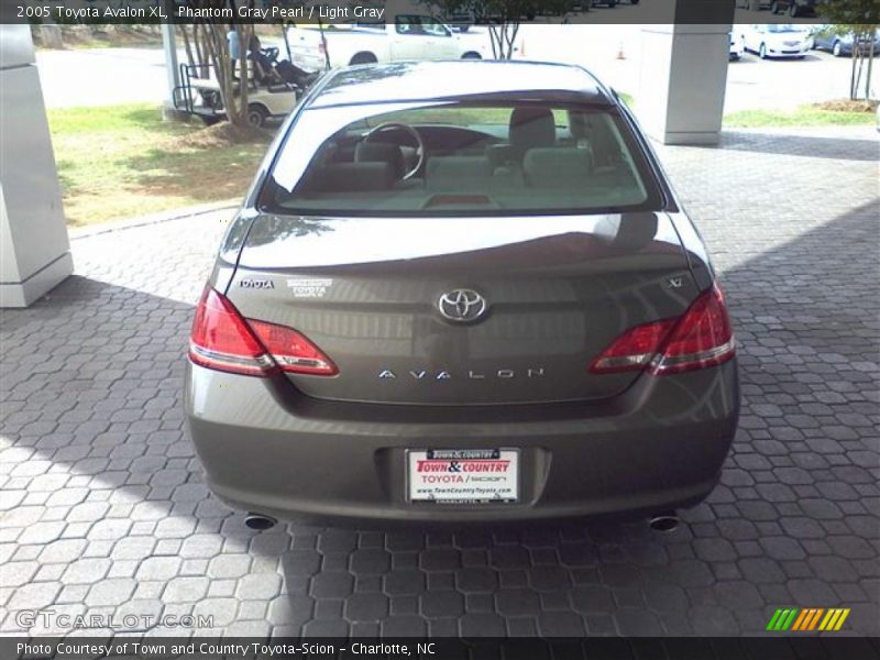 Phantom Gray Pearl / Light Gray 2005 Toyota Avalon XL