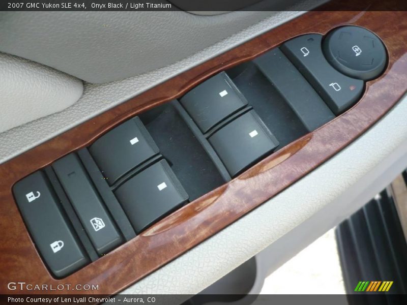 Onyx Black / Light Titanium 2007 GMC Yukon SLE 4x4