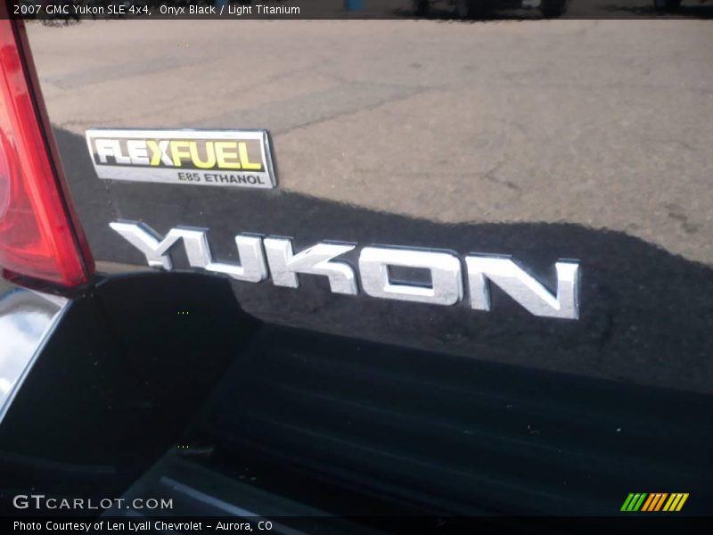 Onyx Black / Light Titanium 2007 GMC Yukon SLE 4x4