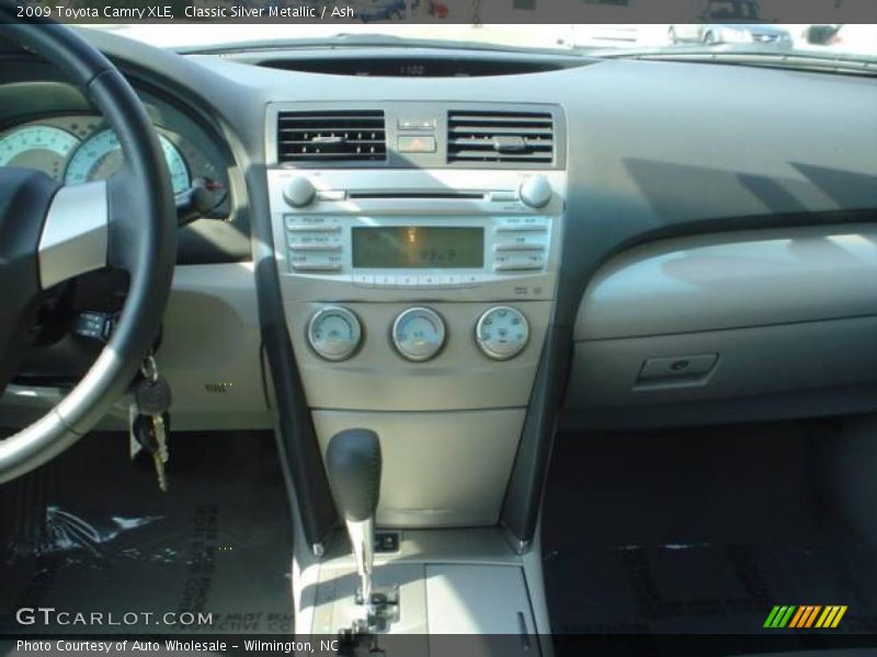 Classic Silver Metallic / Ash 2009 Toyota Camry XLE