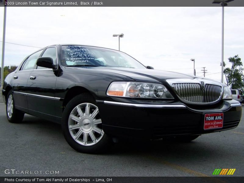 Black / Black 2009 Lincoln Town Car Signature Limited