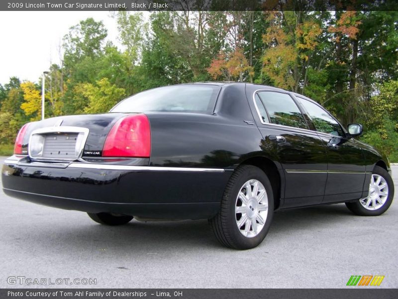 Black / Black 2009 Lincoln Town Car Signature Limited