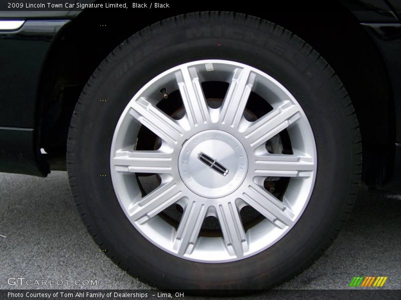 Black / Black 2009 Lincoln Town Car Signature Limited