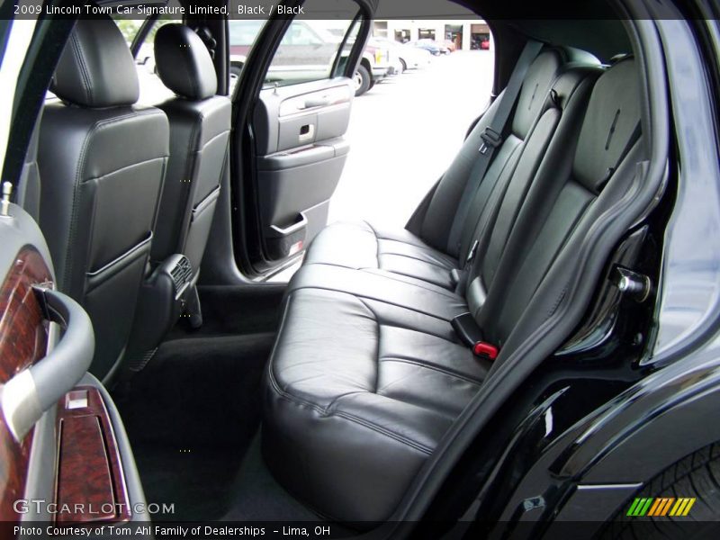 Black / Black 2009 Lincoln Town Car Signature Limited