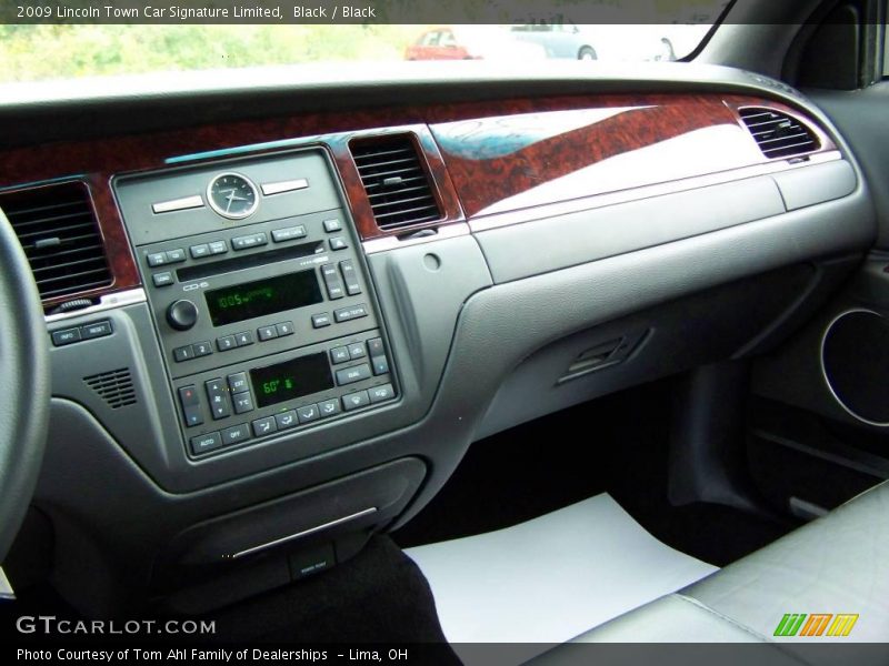 Black / Black 2009 Lincoln Town Car Signature Limited