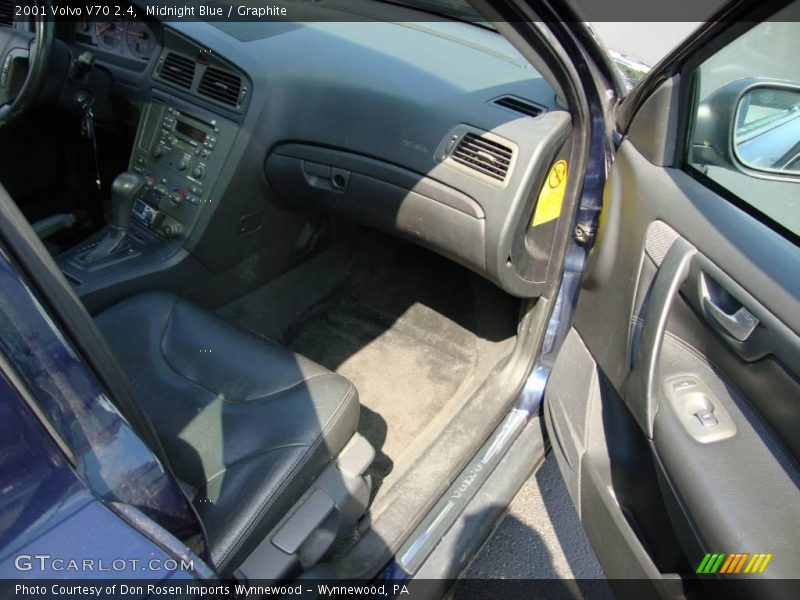 Midnight Blue / Graphite 2001 Volvo V70 2.4
