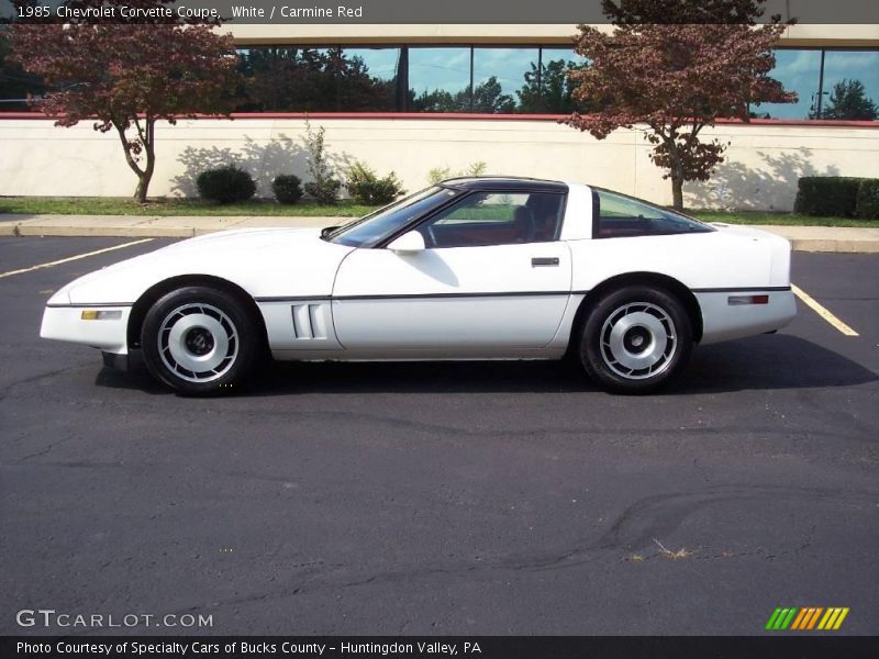 White / Carmine Red 1985 Chevrolet Corvette Coupe