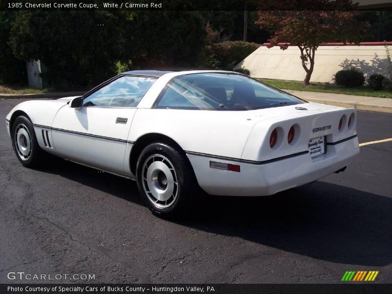 White / Carmine Red 1985 Chevrolet Corvette Coupe