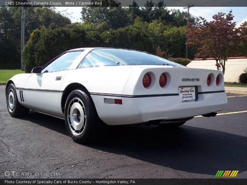 White / Carmine Red 1985 Chevrolet Corvette Coupe