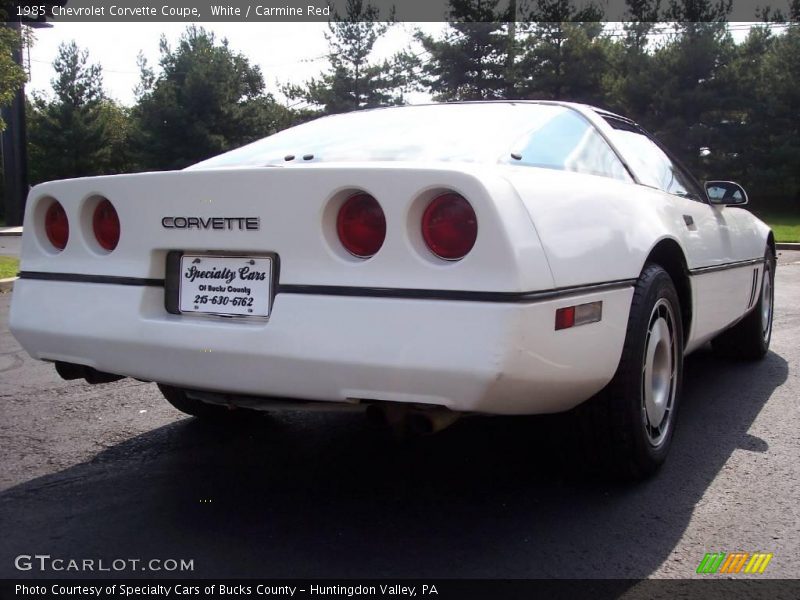 White / Carmine Red 1985 Chevrolet Corvette Coupe