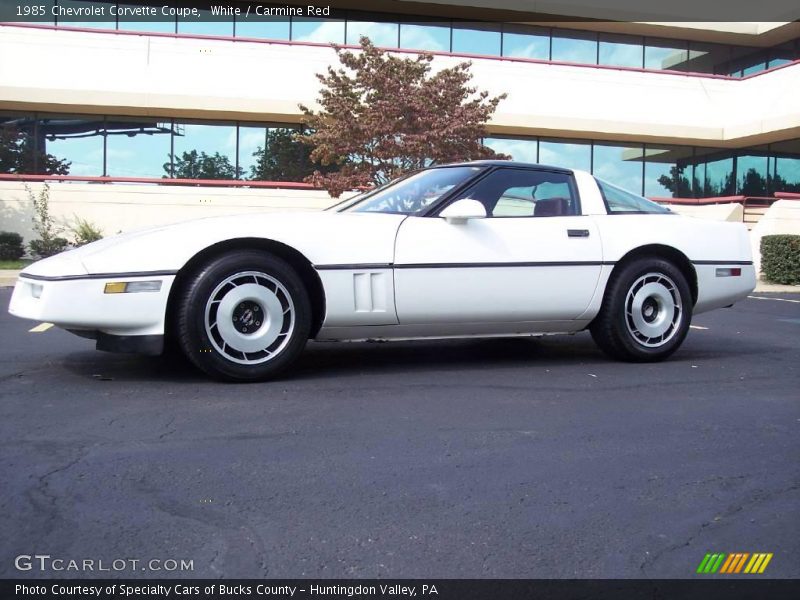 White / Carmine Red 1985 Chevrolet Corvette Coupe