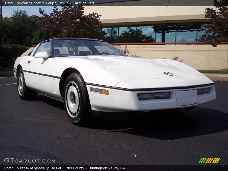 White / Carmine Red 1985 Chevrolet Corvette Coupe