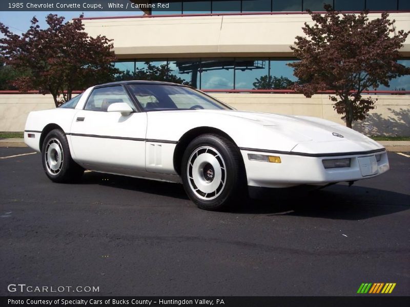 White / Carmine Red 1985 Chevrolet Corvette Coupe