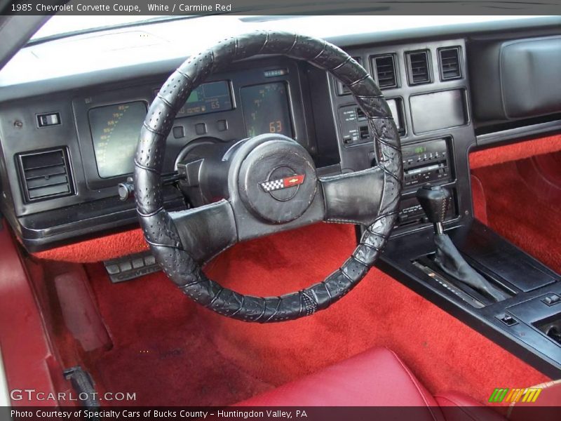 White / Carmine Red 1985 Chevrolet Corvette Coupe
