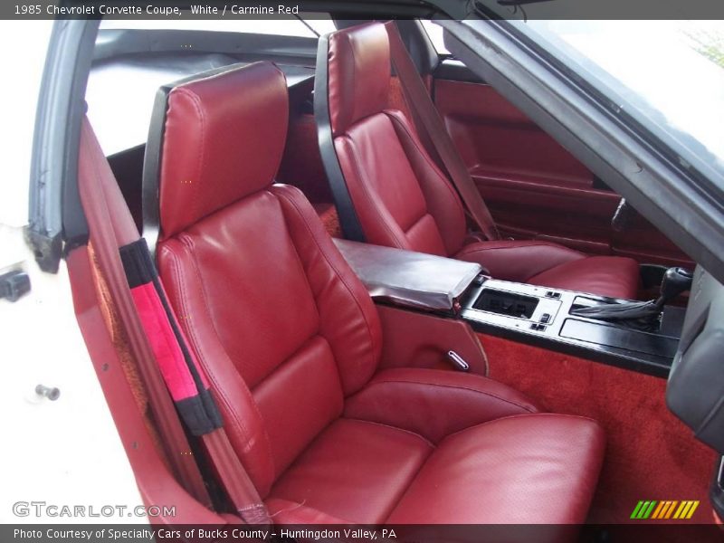 White / Carmine Red 1985 Chevrolet Corvette Coupe