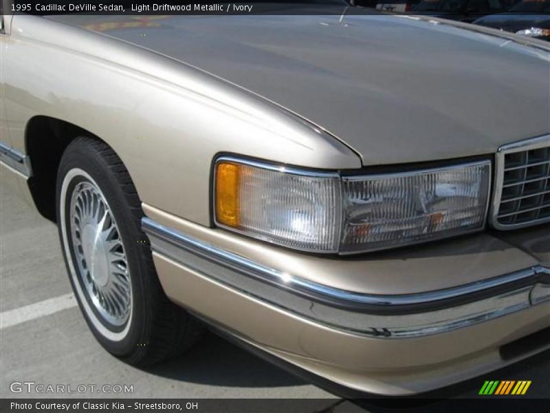 Light Driftwood Metallic / Ivory 1995 Cadillac DeVille Sedan