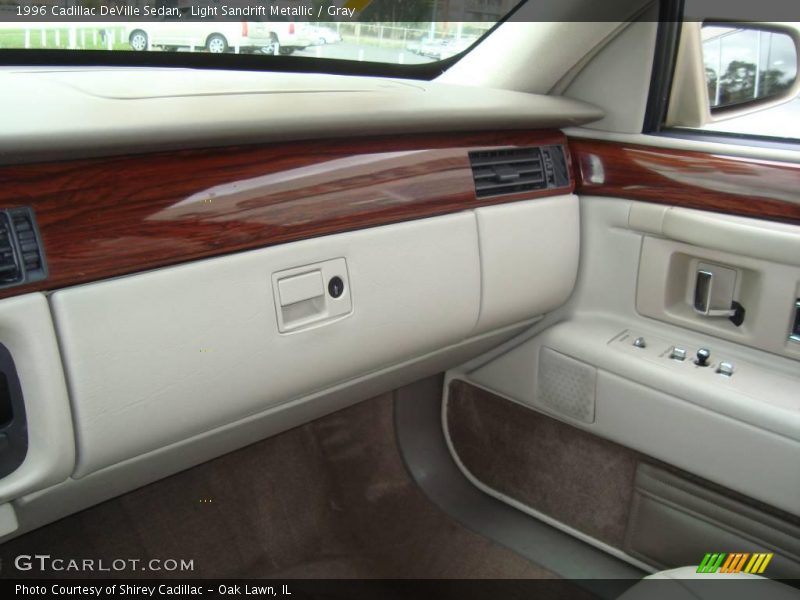 Light Sandrift Metallic / Gray 1996 Cadillac DeVille Sedan