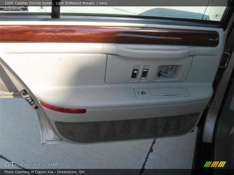 Light Driftwood Metallic / Ivory 1995 Cadillac DeVille Sedan
