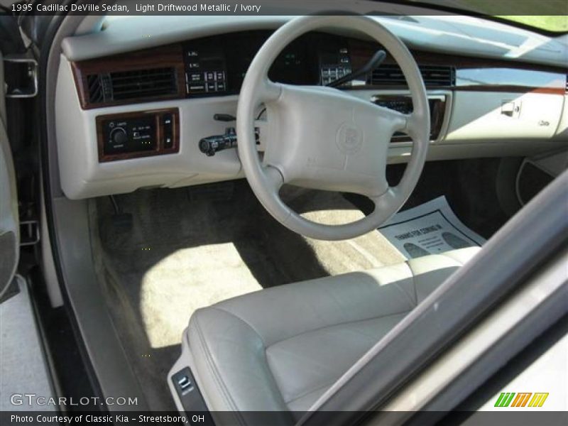 Light Driftwood Metallic / Ivory 1995 Cadillac DeVille Sedan