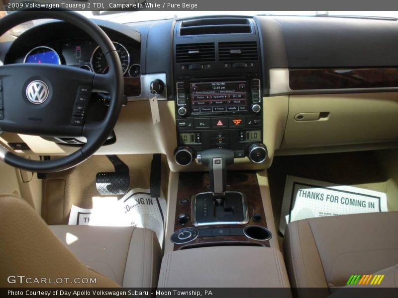 Campanella White / Pure Beige 2009 Volkswagen Touareg 2 TDI
