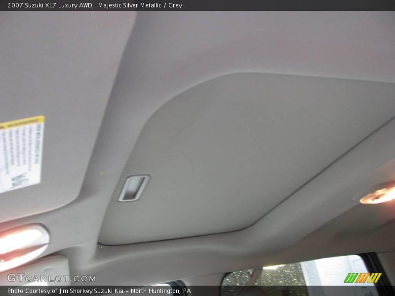 Majestic Silver Metallic / Grey 2007 Suzuki XL7 Luxury AWD