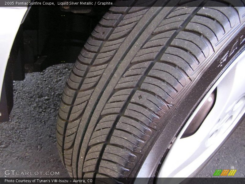 Liquid Silver Metallic / Graphite 2005 Pontiac Sunfire Coupe