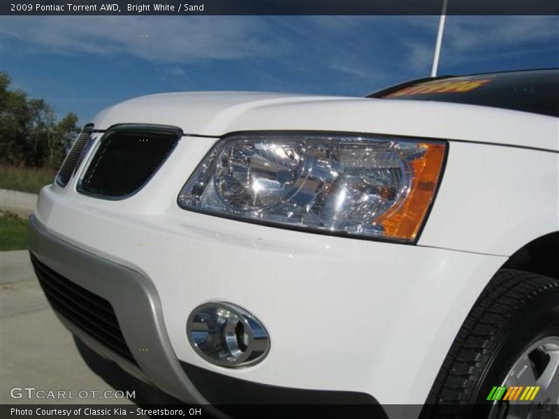 Bright White / Sand 2009 Pontiac Torrent AWD