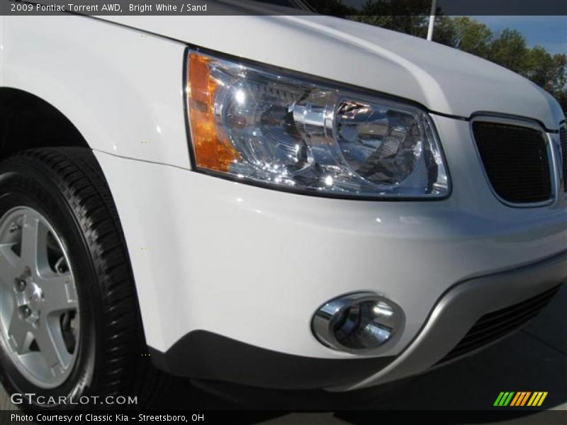 Bright White / Sand 2009 Pontiac Torrent AWD