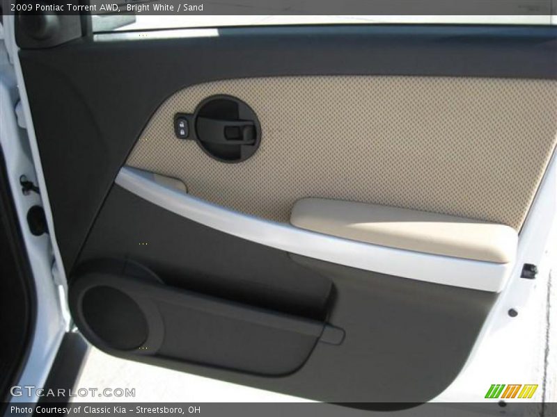 Bright White / Sand 2009 Pontiac Torrent AWD