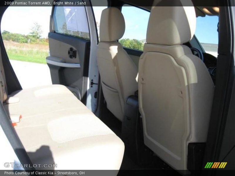 Bright White / Sand 2009 Pontiac Torrent AWD