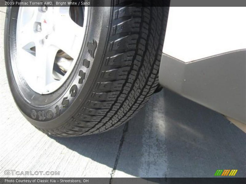Bright White / Sand 2009 Pontiac Torrent AWD