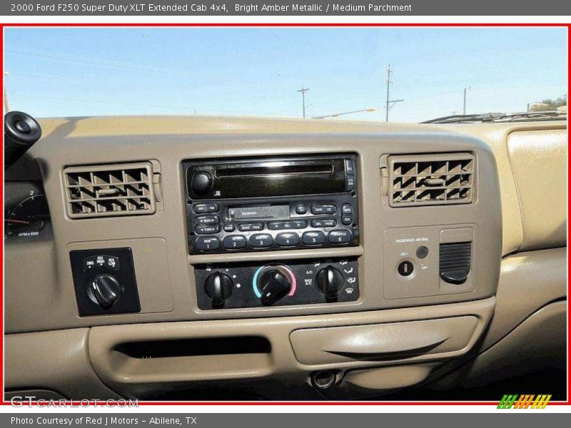 Bright Amber Metallic / Medium Parchment 2000 Ford F250 Super Duty XLT Extended Cab 4x4
