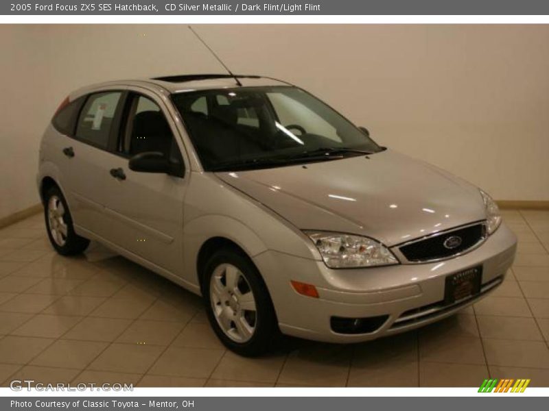 CD Silver Metallic / Dark Flint/Light Flint 2005 Ford Focus ZX5 SES Hatchback
