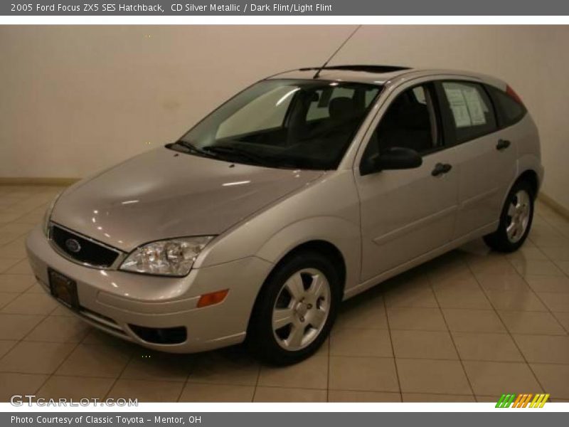 CD Silver Metallic / Dark Flint/Light Flint 2005 Ford Focus ZX5 SES Hatchback