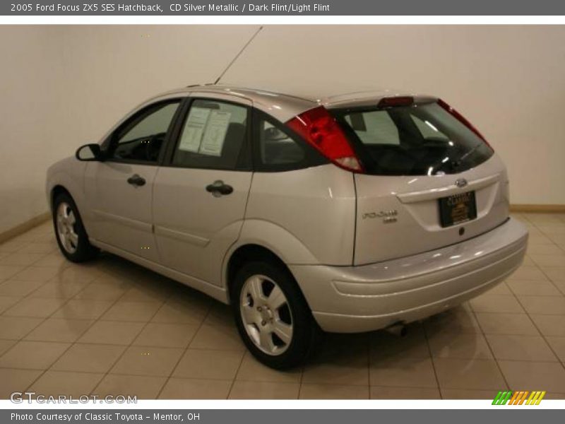 CD Silver Metallic / Dark Flint/Light Flint 2005 Ford Focus ZX5 SES Hatchback