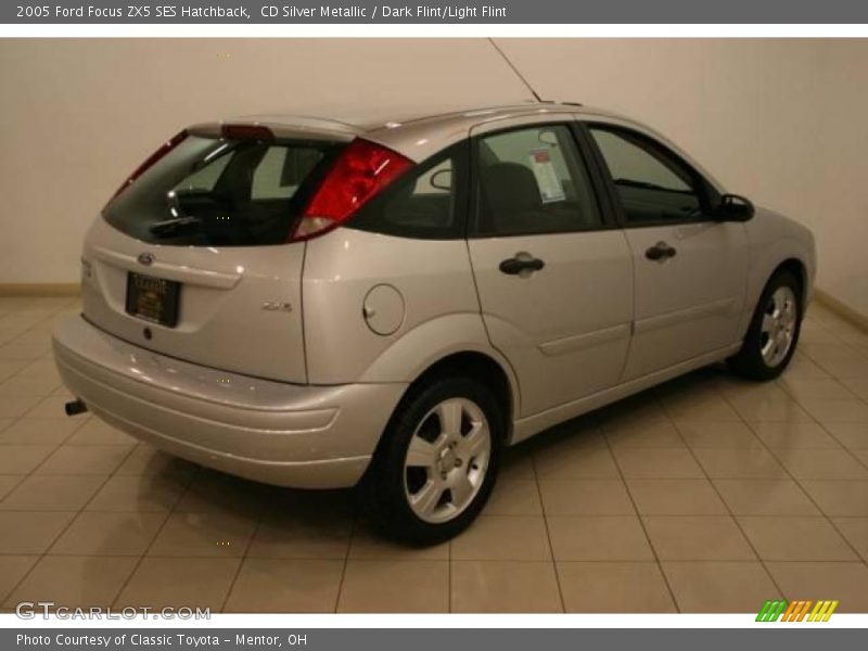 CD Silver Metallic / Dark Flint/Light Flint 2005 Ford Focus ZX5 SES Hatchback