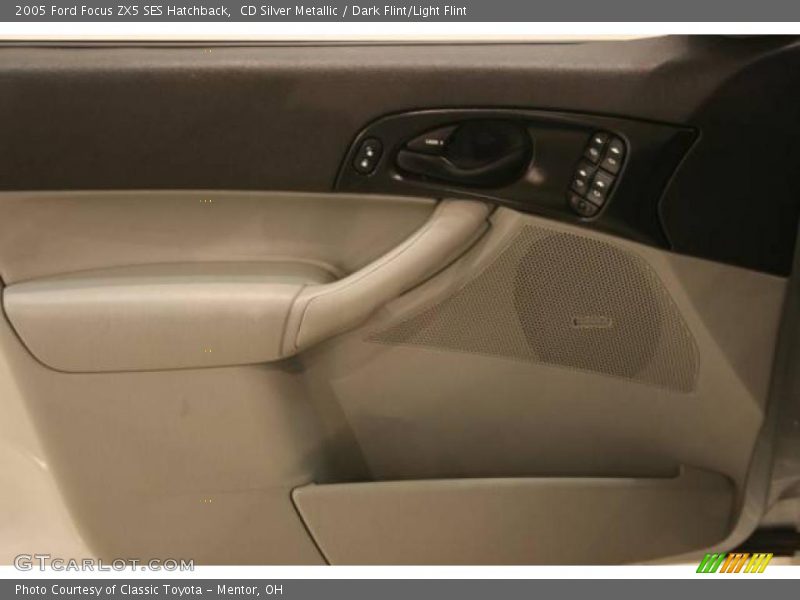 CD Silver Metallic / Dark Flint/Light Flint 2005 Ford Focus ZX5 SES Hatchback