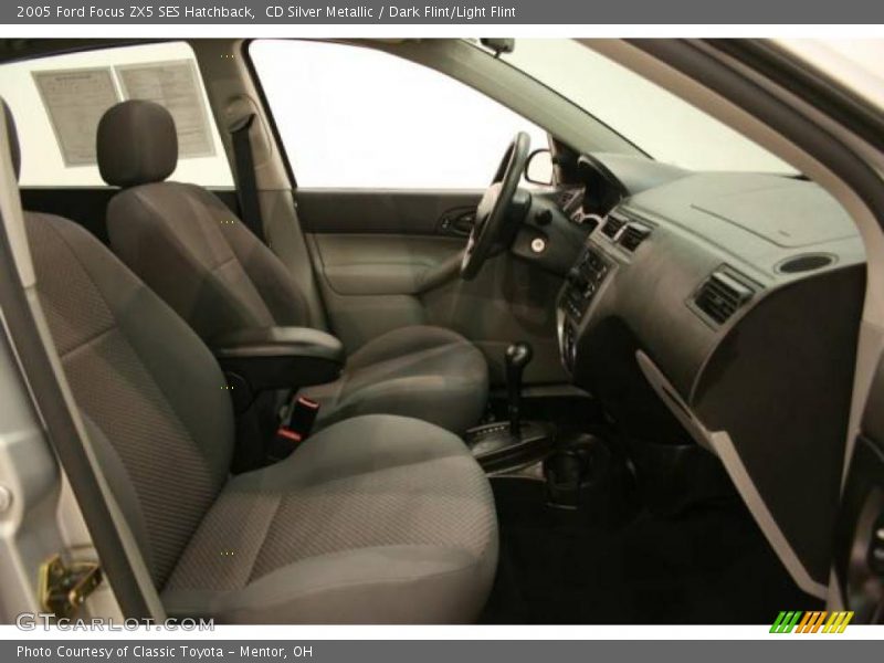 CD Silver Metallic / Dark Flint/Light Flint 2005 Ford Focus ZX5 SES Hatchback