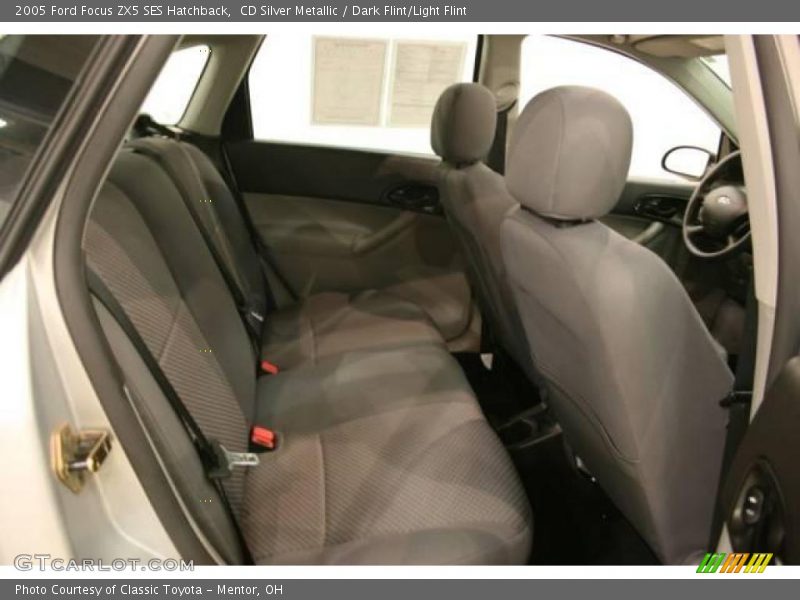 CD Silver Metallic / Dark Flint/Light Flint 2005 Ford Focus ZX5 SES Hatchback