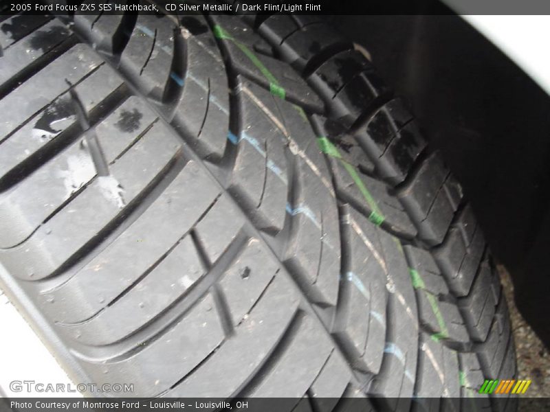 CD Silver Metallic / Dark Flint/Light Flint 2005 Ford Focus ZX5 SES Hatchback