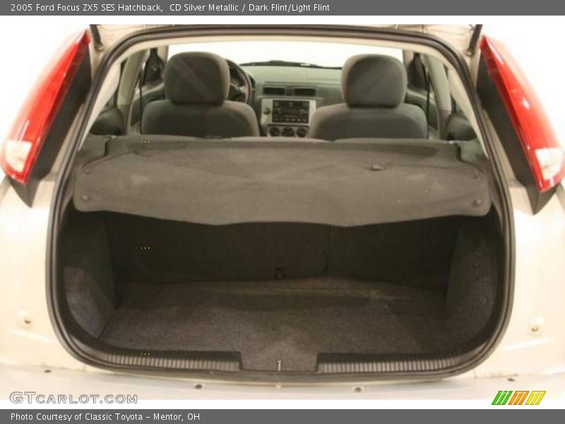 CD Silver Metallic / Dark Flint/Light Flint 2005 Ford Focus ZX5 SES Hatchback