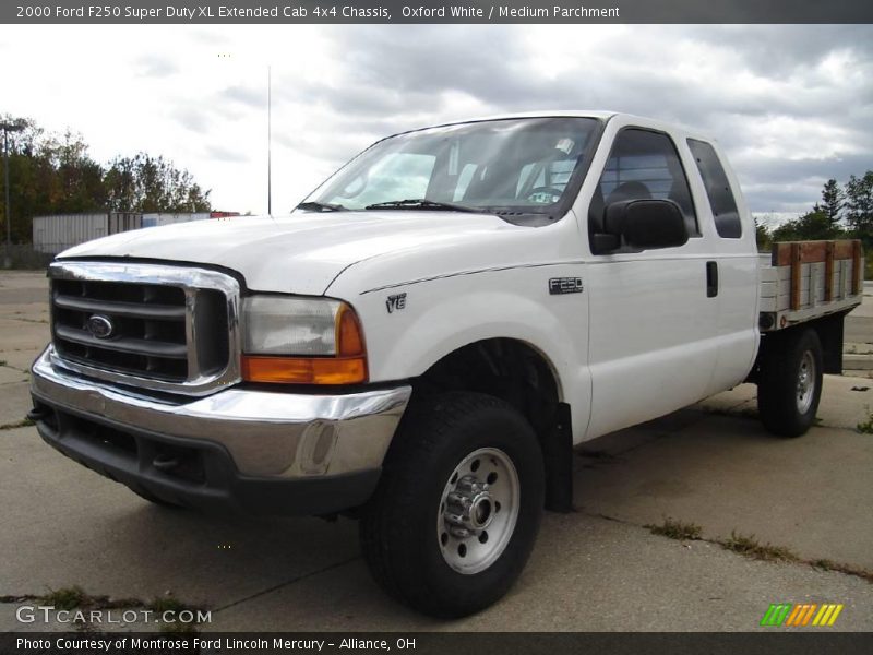 Oxford White / Medium Parchment 2000 Ford F250 Super Duty XL Extended Cab 4x4 Chassis