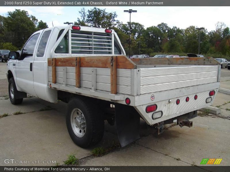 Oxford White / Medium Parchment 2000 Ford F250 Super Duty XL Extended Cab 4x4 Chassis