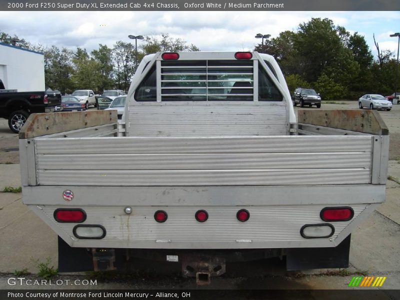 Oxford White / Medium Parchment 2000 Ford F250 Super Duty XL Extended Cab 4x4 Chassis