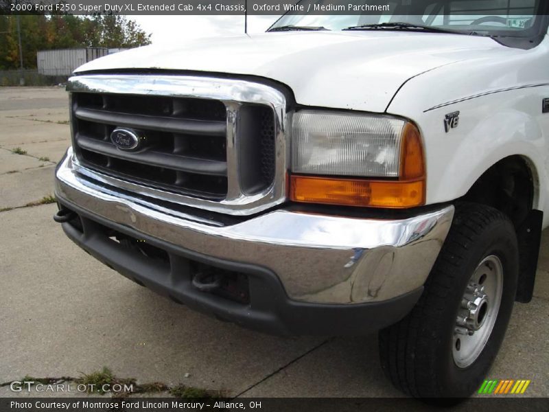 Oxford White / Medium Parchment 2000 Ford F250 Super Duty XL Extended Cab 4x4 Chassis