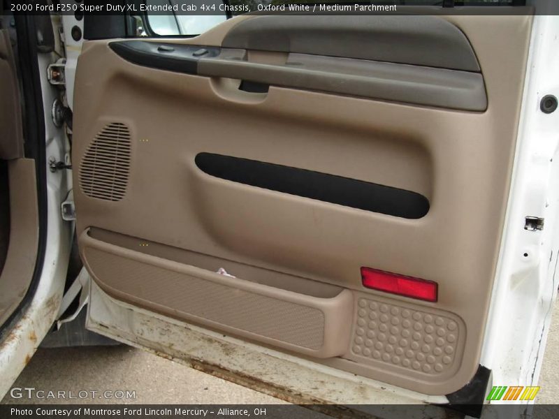 Oxford White / Medium Parchment 2000 Ford F250 Super Duty XL Extended Cab 4x4 Chassis