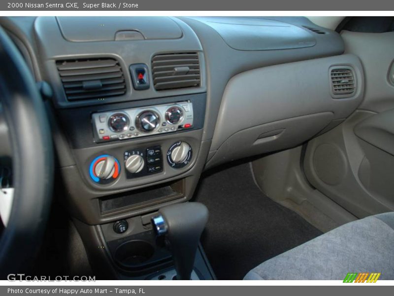 Super Black / Stone 2000 Nissan Sentra GXE