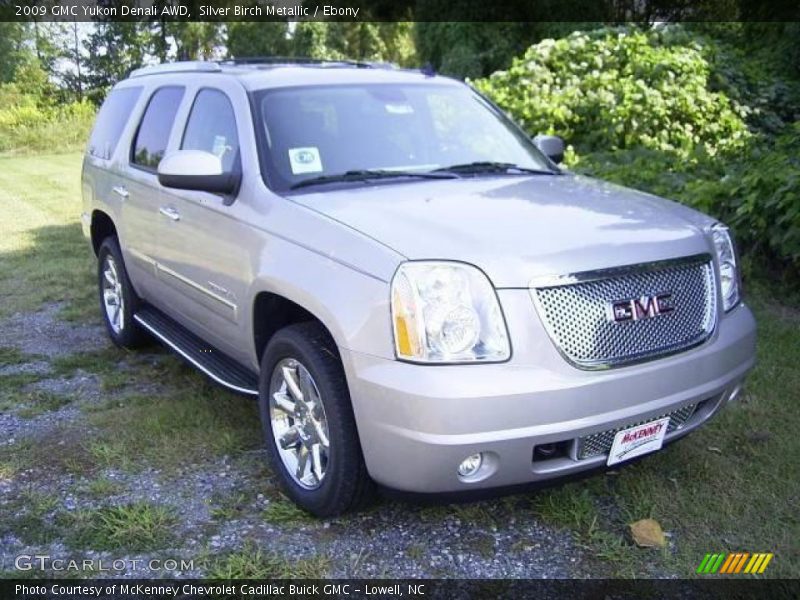 Silver Birch Metallic / Ebony 2009 GMC Yukon Denali AWD