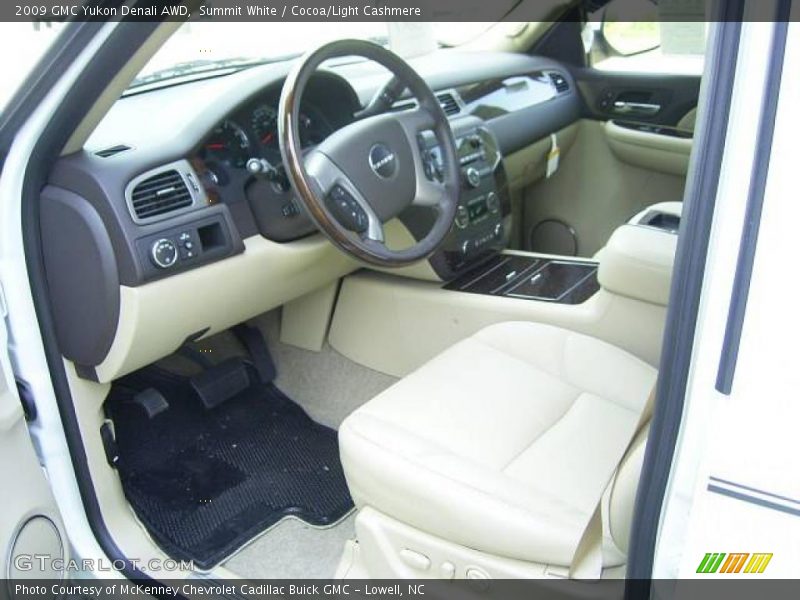 Summit White / Cocoa/Light Cashmere 2009 GMC Yukon Denali AWD