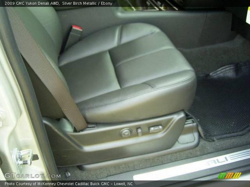 Silver Birch Metallic / Ebony 2009 GMC Yukon Denali AWD